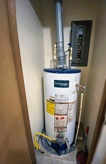 https://sevillegrovehotwater.com.au/uploads/2025/06/gas-hot-water-system-40702.jpg