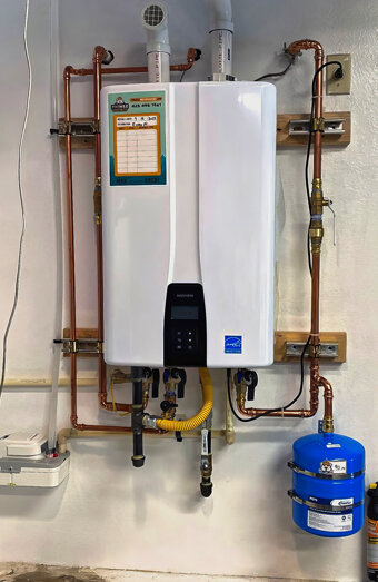 https://sevillegrovehotwater.com.au/uploads/2025/06/instant-hot-water-systems-42978.jpg